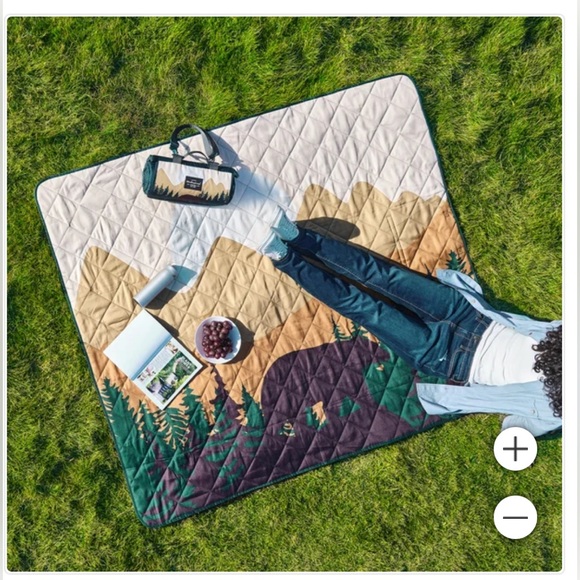 *NWT* Weatherproof Vintage Outdoor Blanket - BEAR - Great for Camping/Picnics - Picture 2 of 7